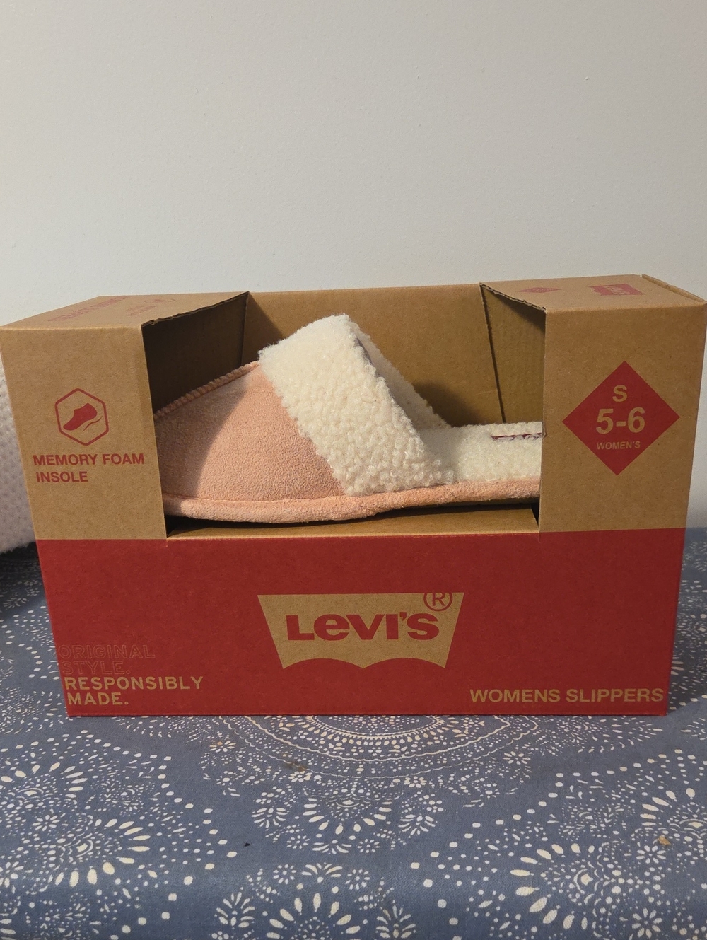Levi's Women's Blush Pink Slide Slippers with Cream Shearling Band